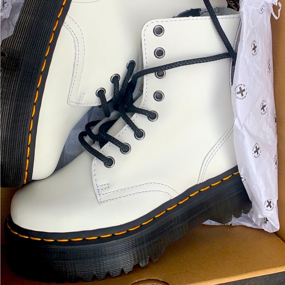 Doc martens Platform docs size w 7